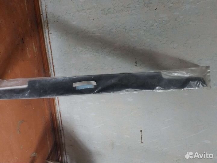 Спойлер капота