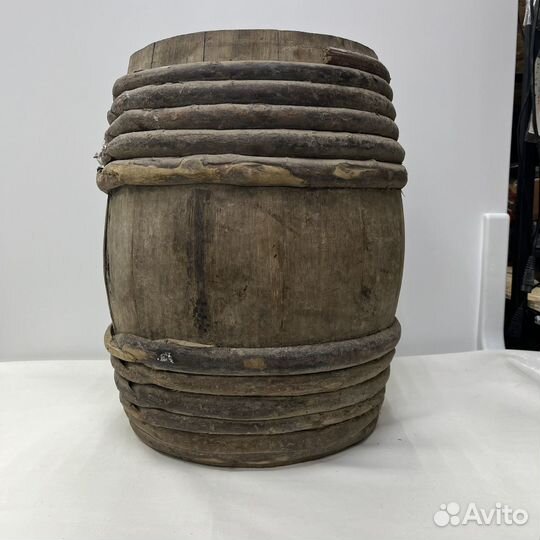 Бочка бочонок дубовый деревянный деревенский быт