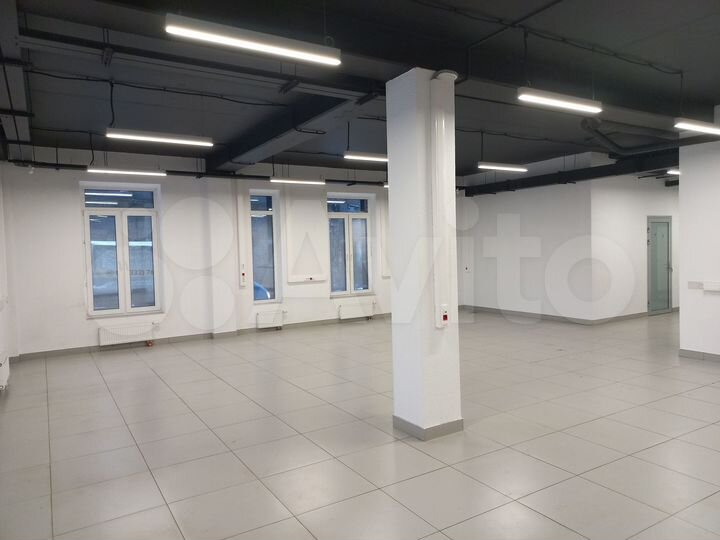 Офисное помещение в аренду, 437.8 м²
