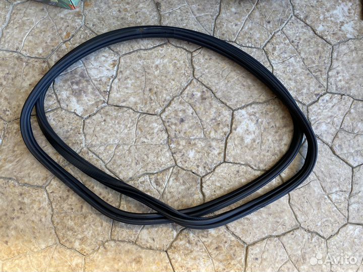 Уплотнитель крышки багажника BMW X5 E70