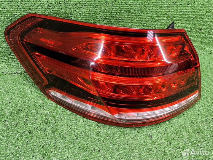 Фонарь задний наружный левый Mercedes-Benz E-Class