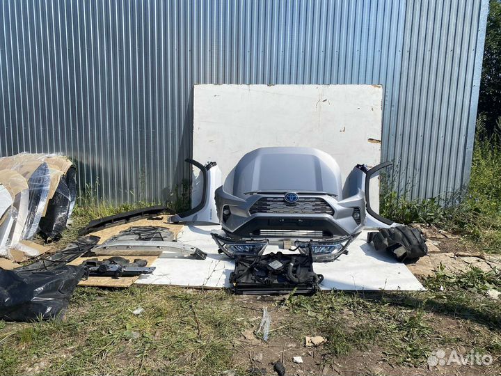 Передняя часть авто Тойота Рав 4 ха50