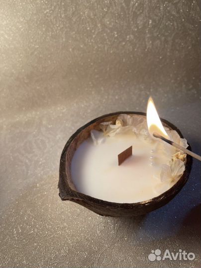 Свеча в кокосе