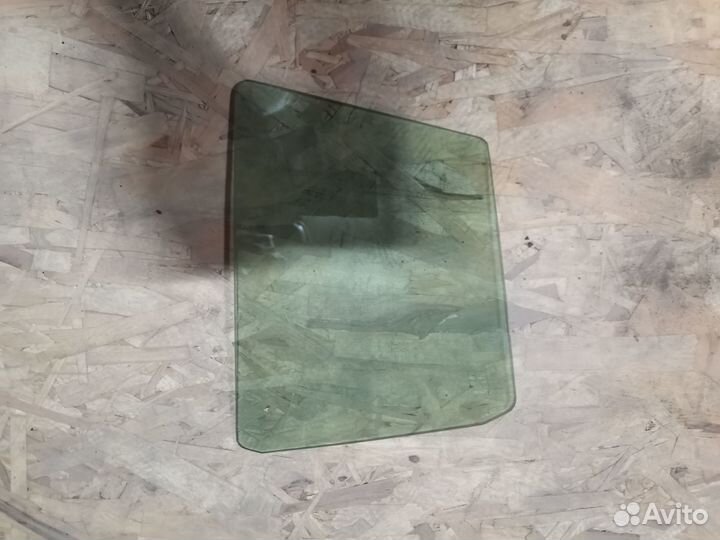 Стекло форточка Mazda