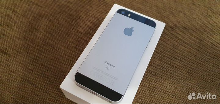 iPhone SE, 32 ГБ