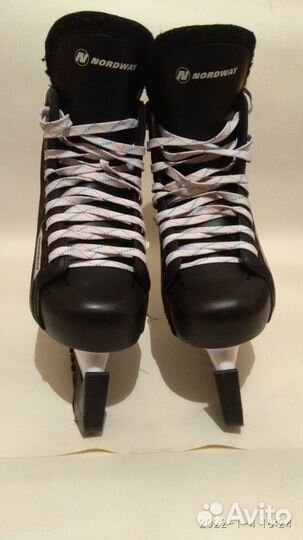 Коньки хоккейные