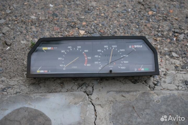 Приборная панель Москвич