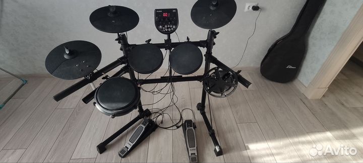 Электронная ударная установка Alesis DM6