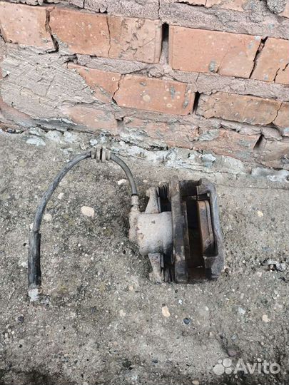 Суппорт тормозной передний Opel Corsa D