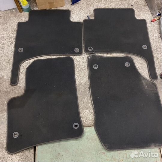 Автомобильные коврики для VW Touareg (1 поколение)