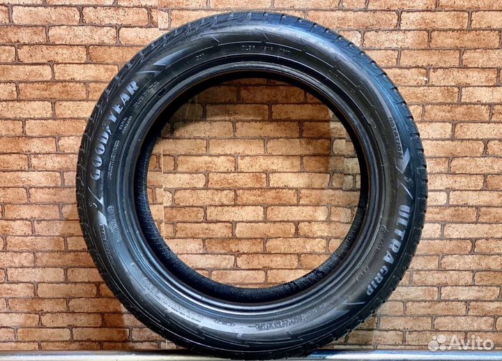 Goodyear UltraGrip Performance Gen-1 215/55 R17