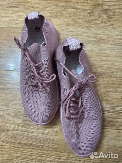 Кроссовки женские новые