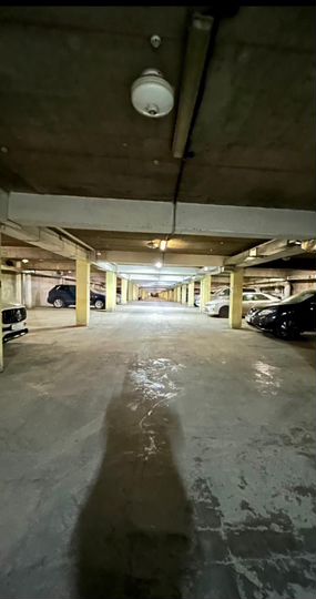 Машиноместо, > 30 м²