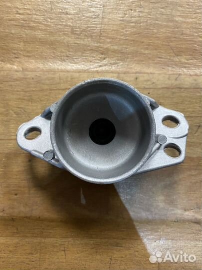 Опора задней стойки амортизатора VW Polo 2010 2019