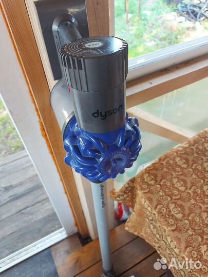 Ручной пылесос Dyson