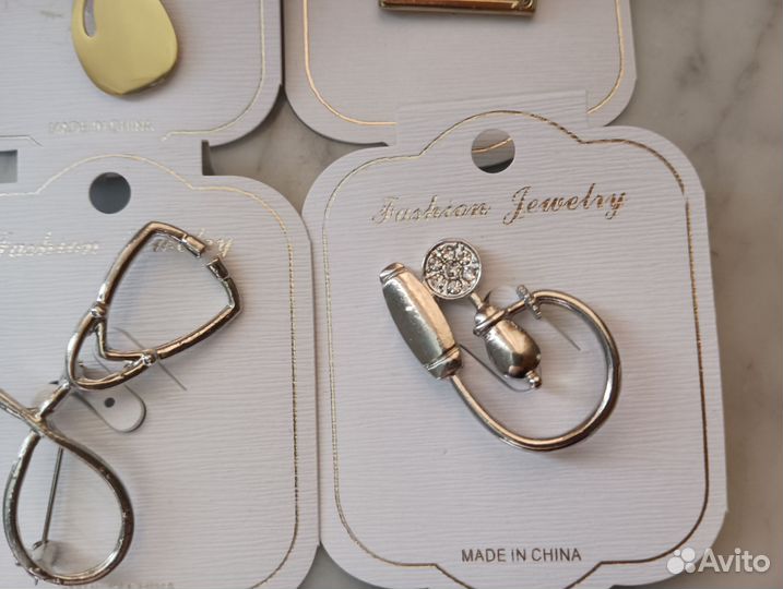 Брошки для врача