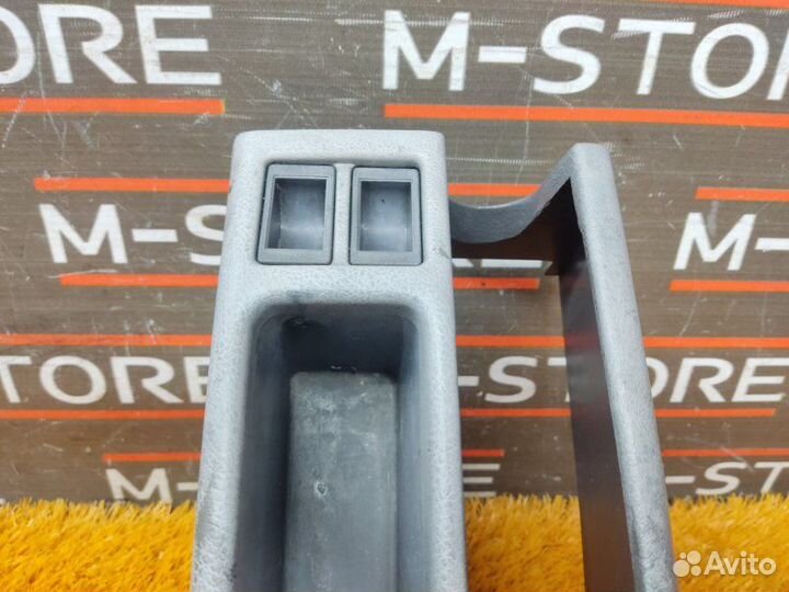 Консоль между сидений передний Subaru Impreza