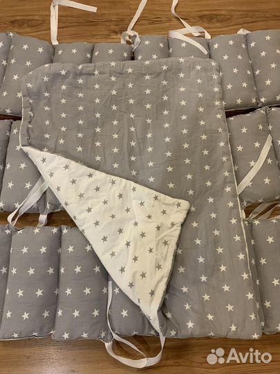 Бортики в детскую кроватку с одеялом