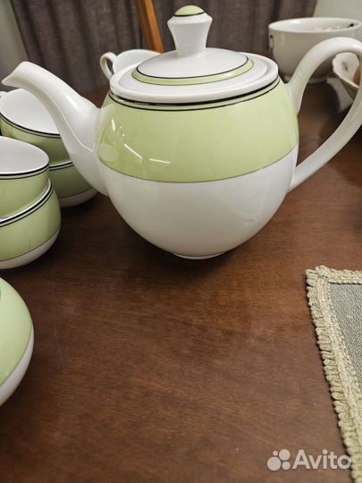 Набор чашек,чайник и сахарница