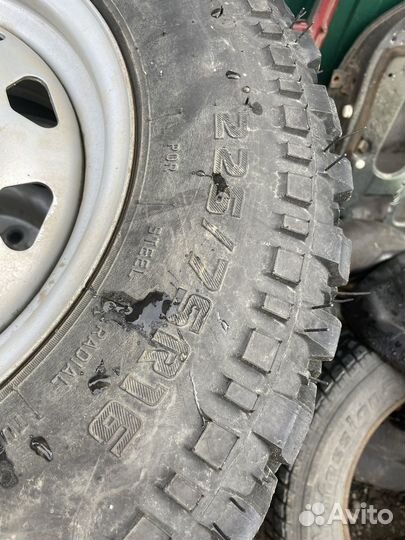 Новые на УАЗ 225/75/R16 грязевые