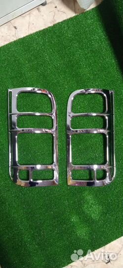 Hiace 89-05 хром накладки задних фонарей пара