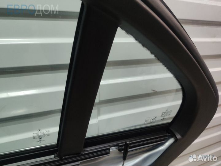 Форточка двери правая mercedes W205 s1128957
