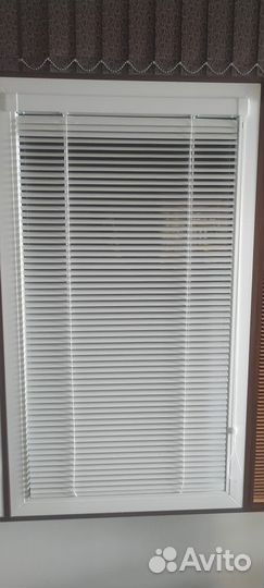 Жалюзи и рулонные шторы на окна