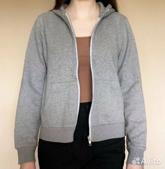 Серая кофта на молнии