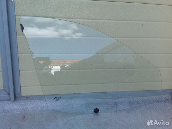 Лифан Бриз стекло передней правой двери