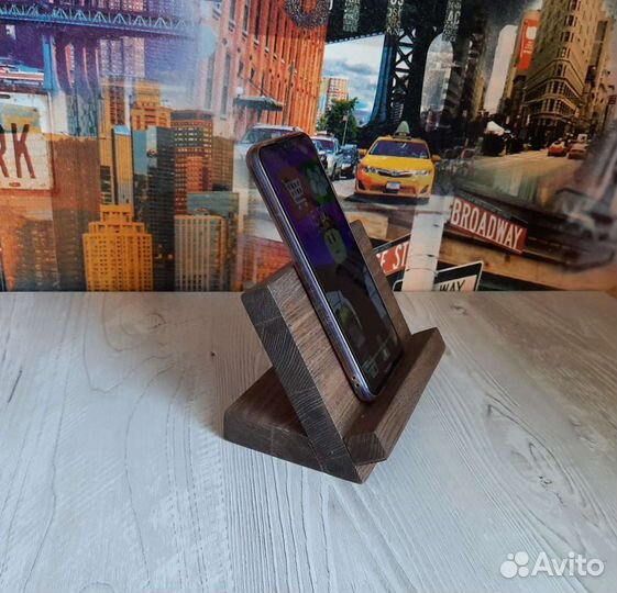 Подставка для телефона из дерева