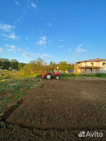 Вспашка земли мини-трактором