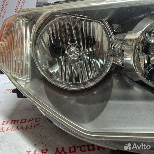 Фара ксеноновая передняя правая Mitsubishi