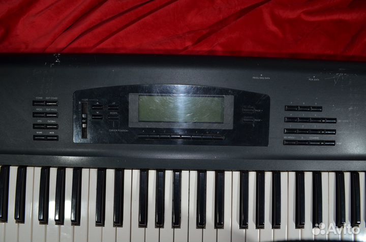 Синтезатор - рабочая станция korg 01/Wfd