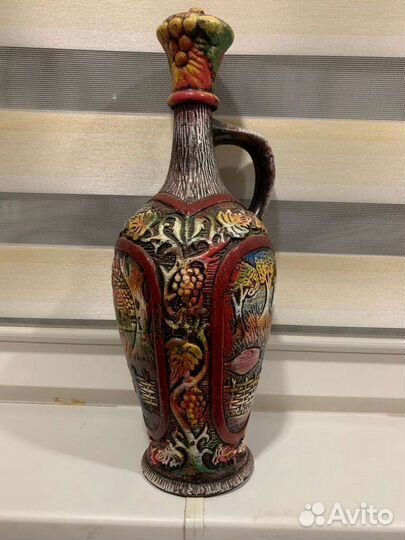 Глиняный кувшин для вина