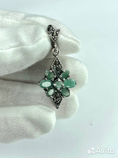 Серебряная подвеска натуральным изумрудом