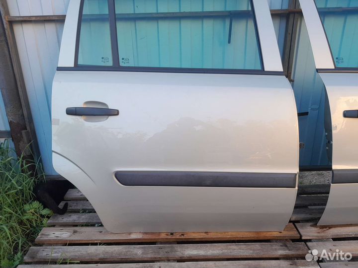 Задняя правая дверь Опель Зафира Б 2010 г рестайл