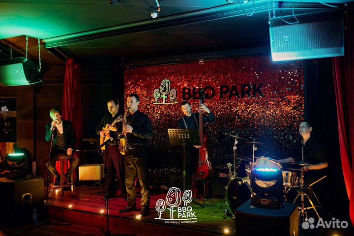 Саксофонист на праздник