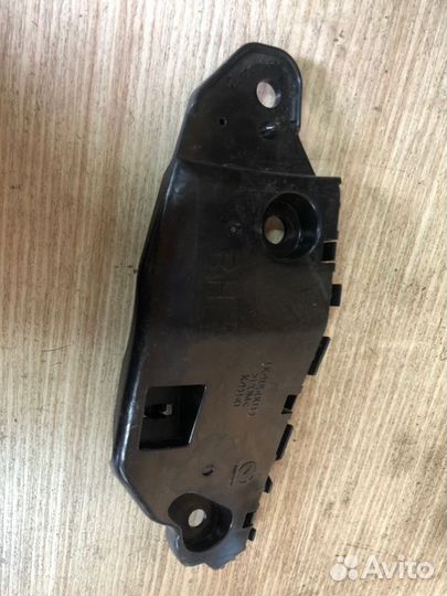 Кронштейн бампера передний левый Kia Sportage