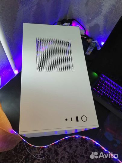 Корпус nzxt H210