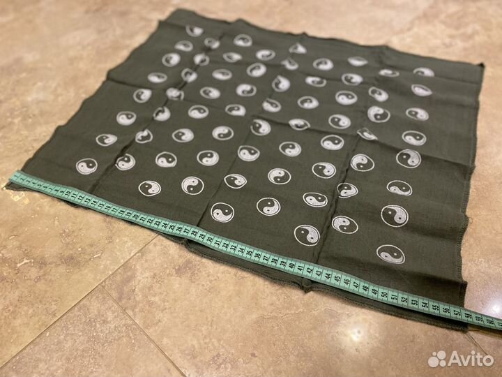 Платок принт инь янь инь и ян 50*50 новый