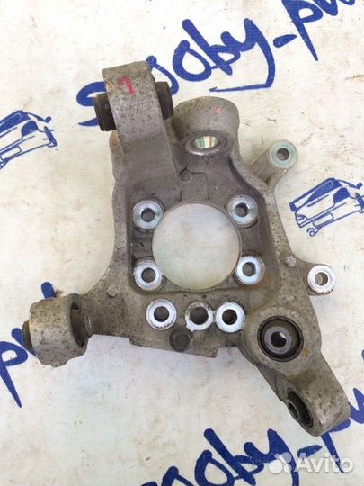 Цапфа задняя левая Nissan Fuga Y50 VQ25DE 2006