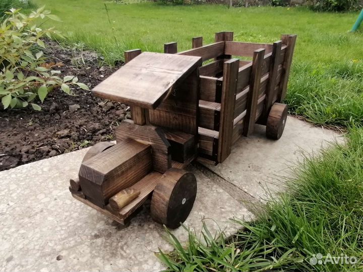 Кашпо для цветов автомобиль