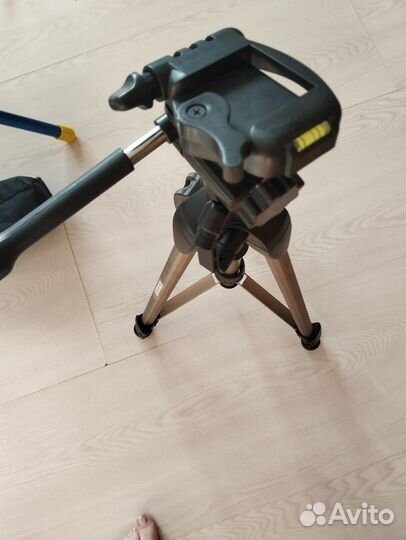 Тринога для телефона