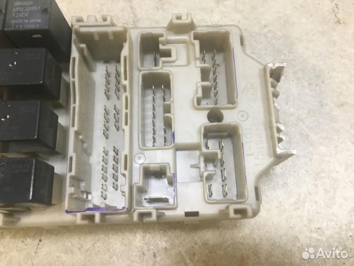 Блок предохранителей Mitsubishi Grandis NA4W 2004