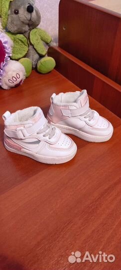 Кроссовки детские утеплённые р. 22