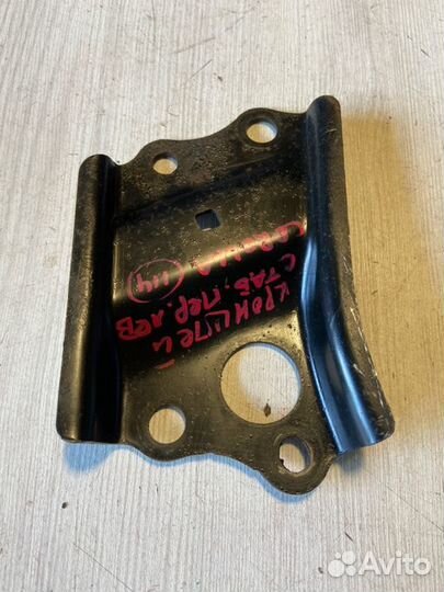 Кронштейн балки передний левый Toyota Corolla 180