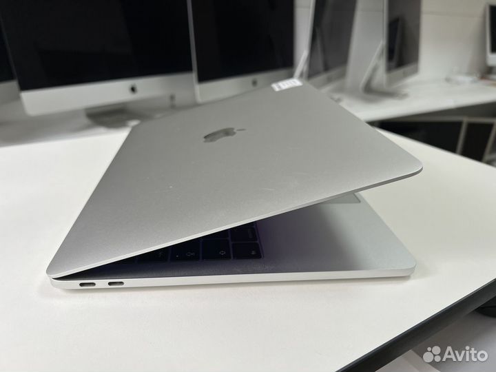 MacBook Pro 13 2016 i5 2.0 8/256 (П-904)