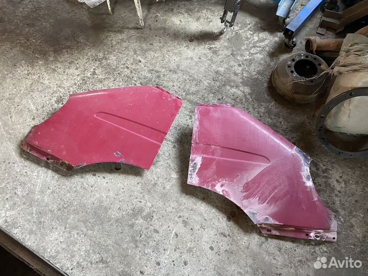 Крыло переднее