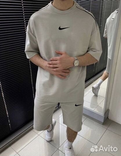 Мужкой стильный костюм nike