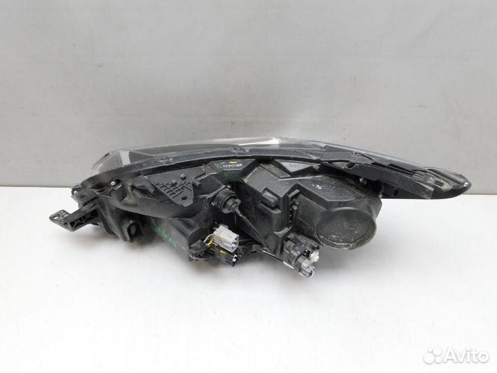 Фара правая Mitsubishi Pajero Sport